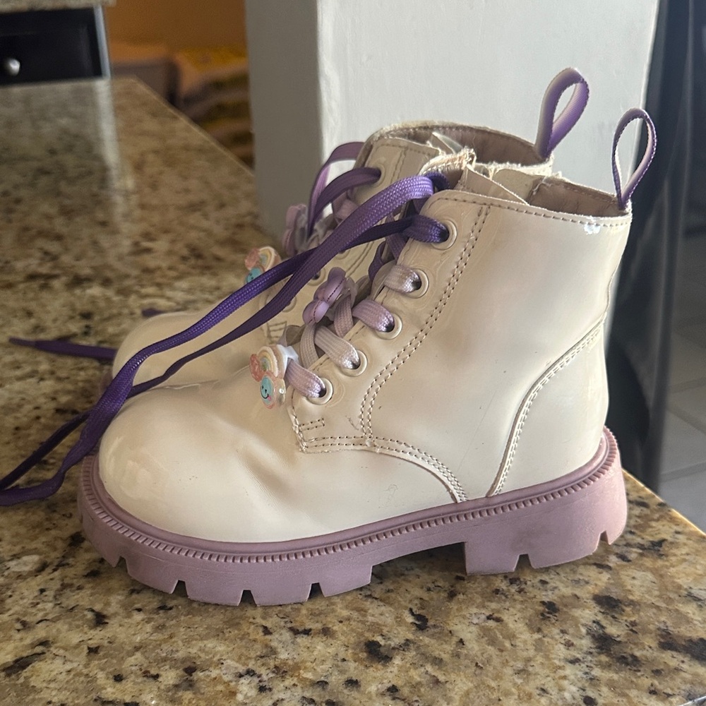 Charming Kids' Cream and Purple Boots with Floral Details - Picture 2 of 6